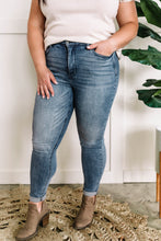 Load image into Gallery viewer, Tummy Control Skinny Fit Judy Blue Jeans In Vintage Wash

